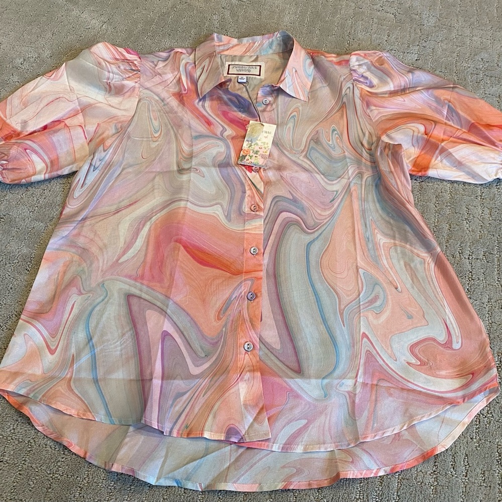 Johnny Was NWT silk button blouse. Beautiful colors. Slight puff sleeve.